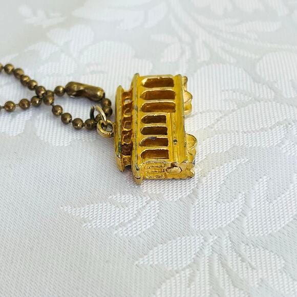 Vintage Gold Tone Cable Car Trolley Charm Pendant Keychain San Francisco Jewelry - Picture 6 of 11